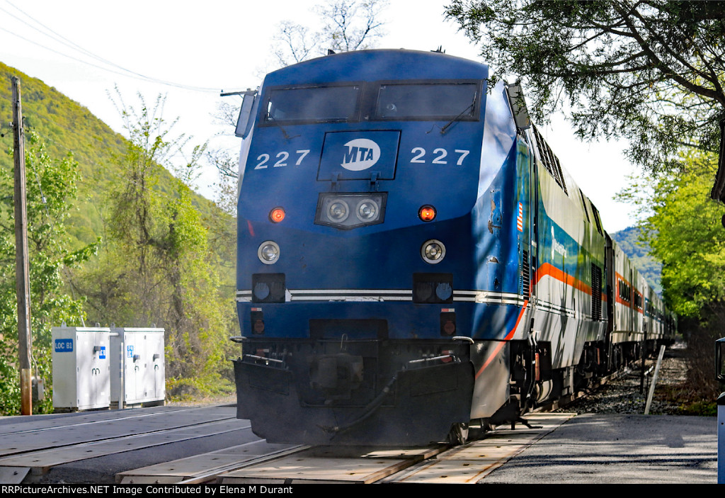 MNCR 227 on train 878